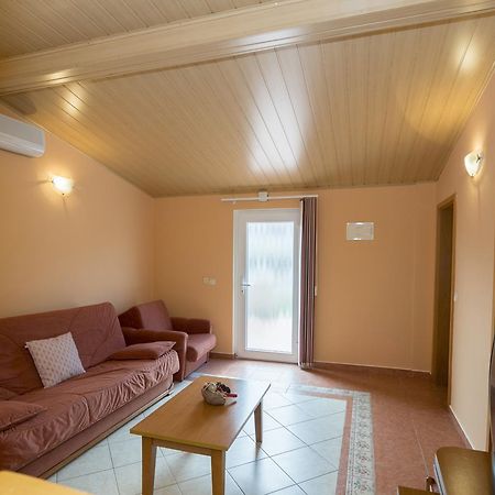 Apartments Kori Funtana Bagian luar foto
