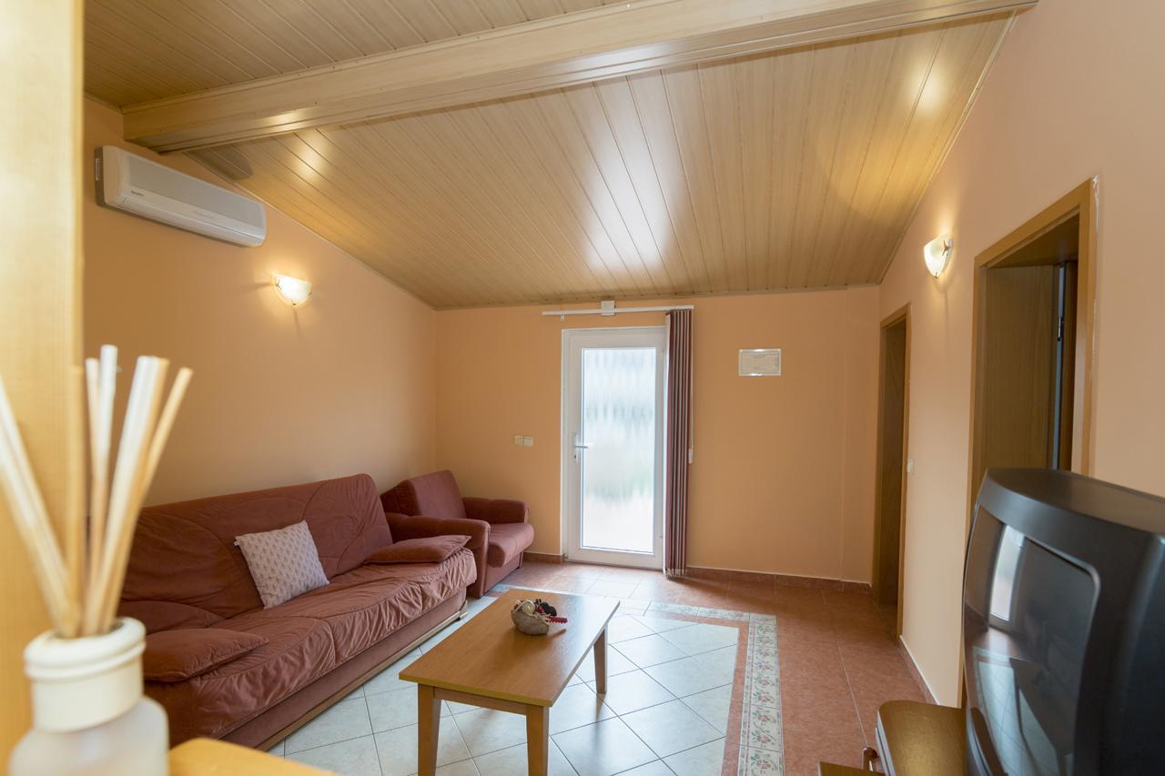 Apartments Kori Funtana Bagian luar foto