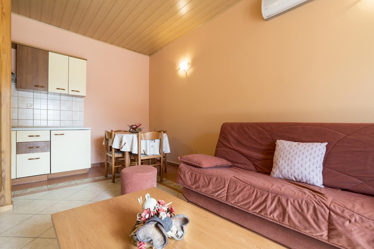 Apartments Kori Funtana Bagian luar foto