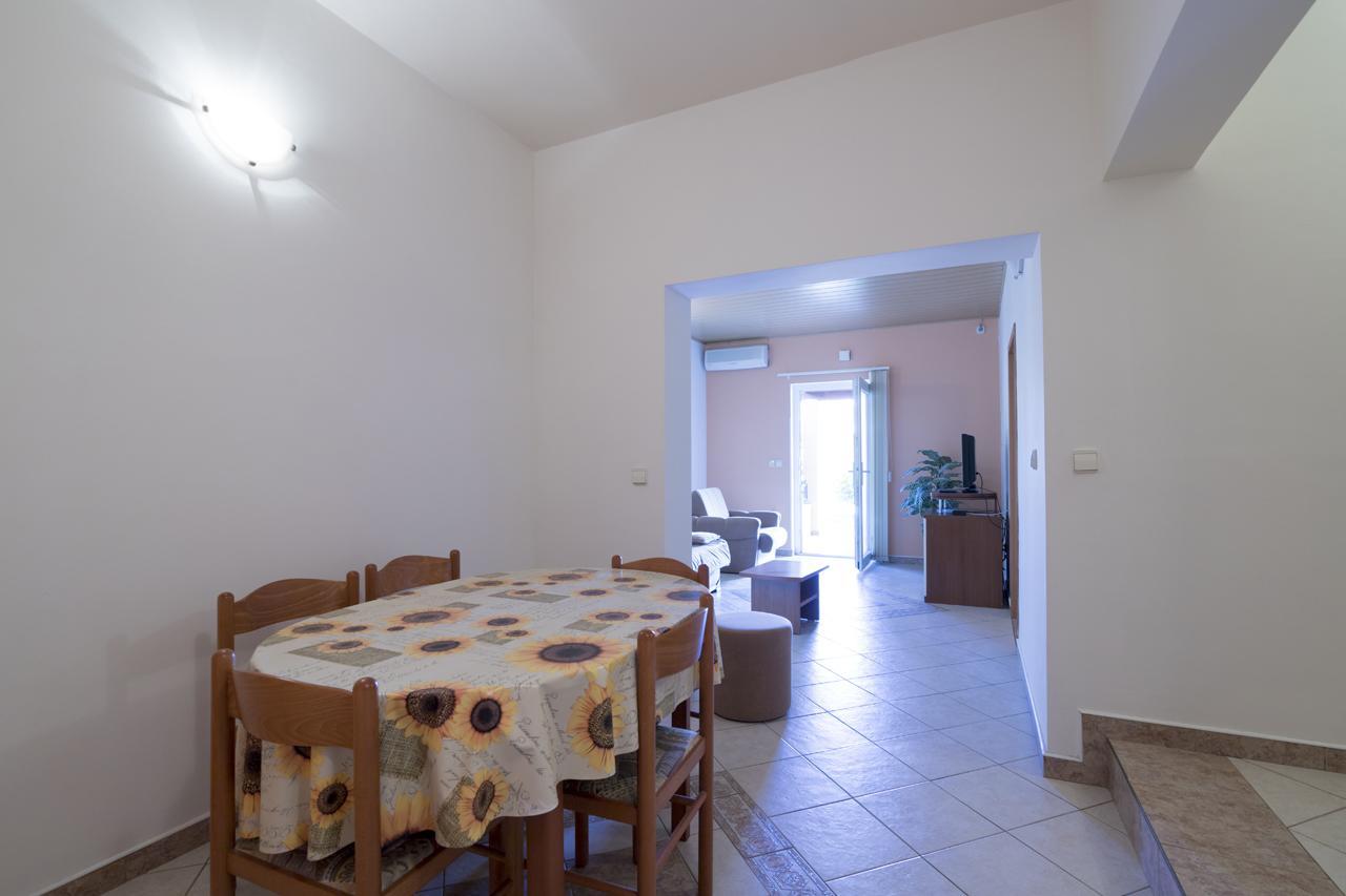 Apartments Kori Funtana Bagian luar foto