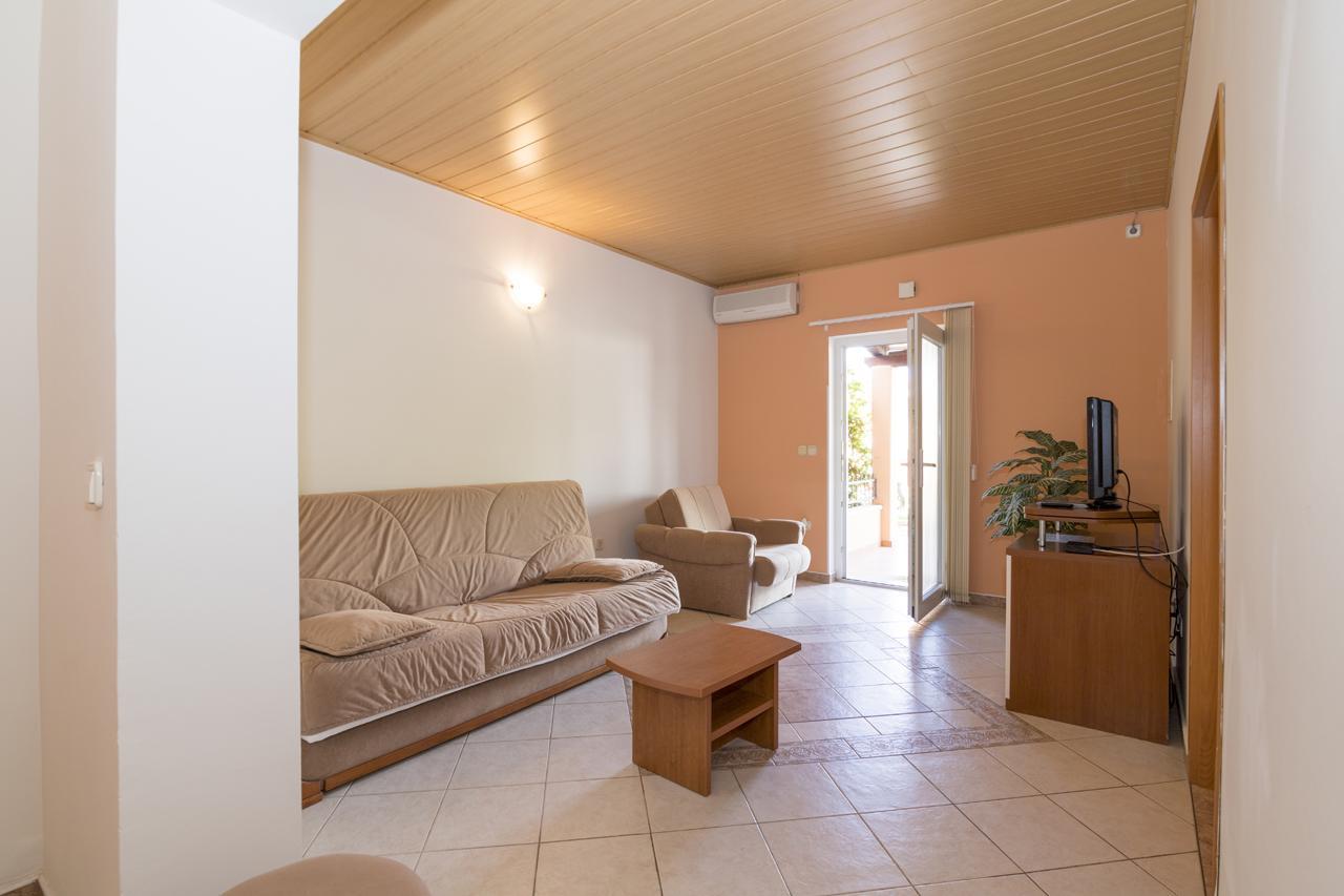 Apartments Kori Funtana Bagian luar foto
